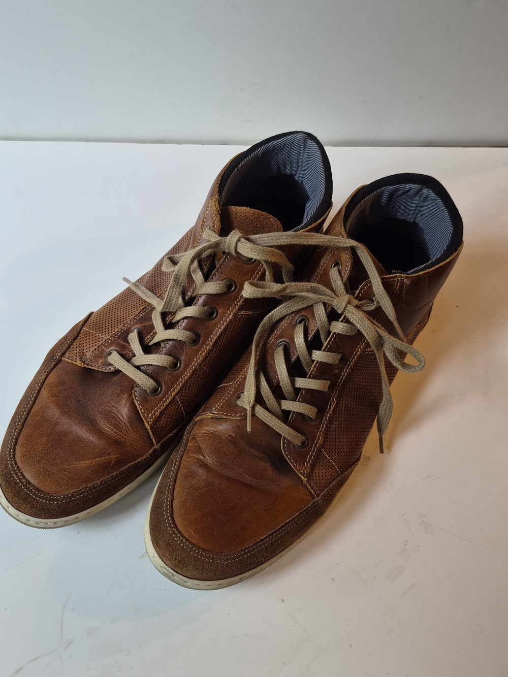 Men's Brown Leather Chukka Boots with Lace Closure